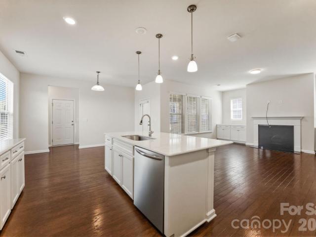 6418 Raffia Road