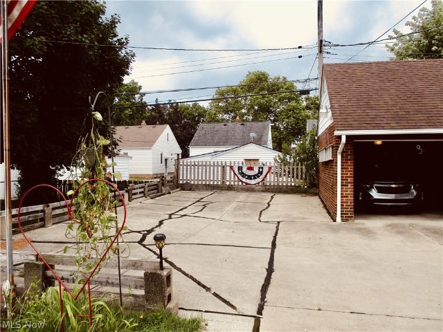 6411 Snow Road