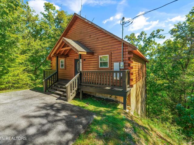 641 Country Oaks Drive