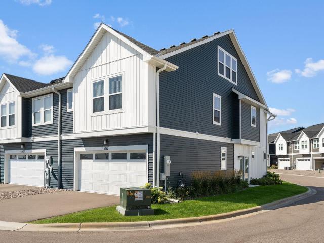 641 E Blossom Circle