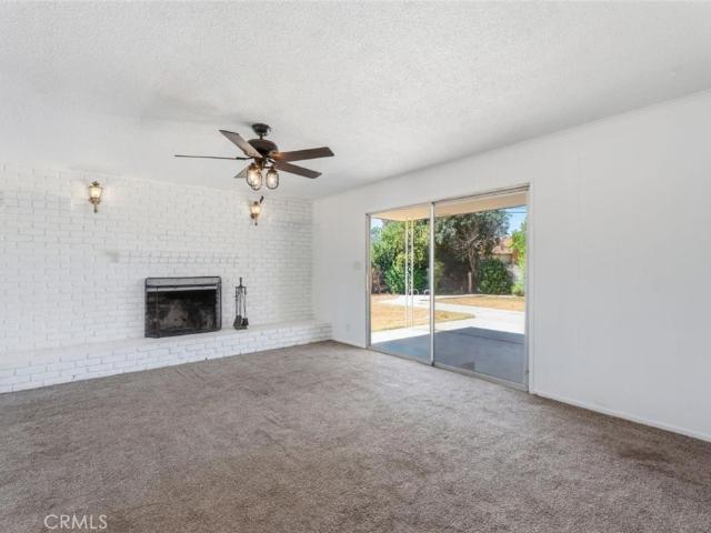 641 E Scott