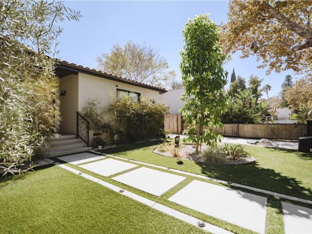 642 N Cahuenga