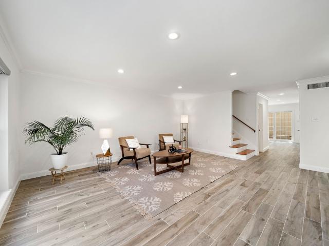 6434 Burgoyne Dr. Unit 109, Houston, TX 77057 | MLS #58216