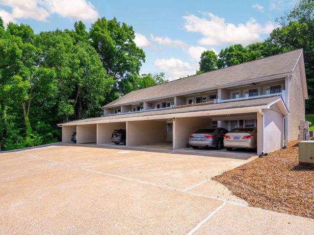 643 W View Road