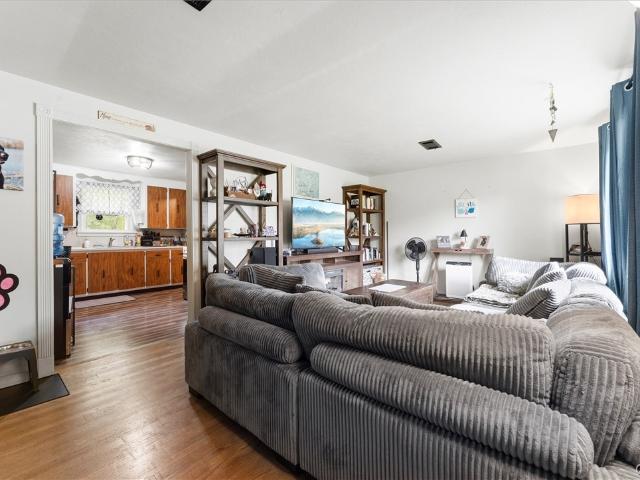 6449 Lakeshore Road