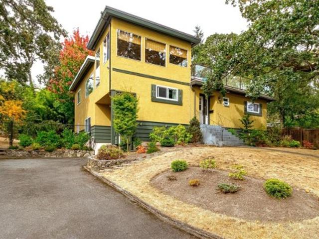 644 Fernhill Rd, Esquimalt, BC, V9A 4Y9 house for sale | Listing ID 1049 | Royal LePage