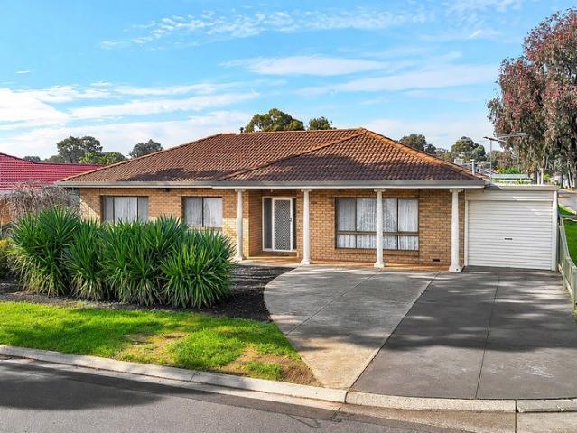 644sqm Corner Allotment With A Bonus Studio!