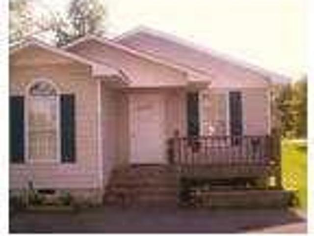 $645 / 3br 1600ftÂ² Clean safe neighborhood Pleasant valley rd map 3br
