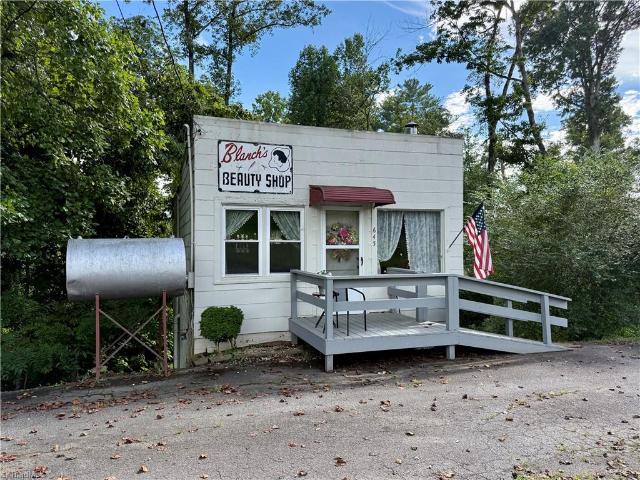 645 Boone Trail