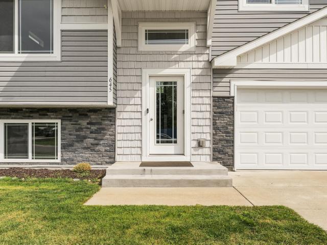 645 Highview Loop SE