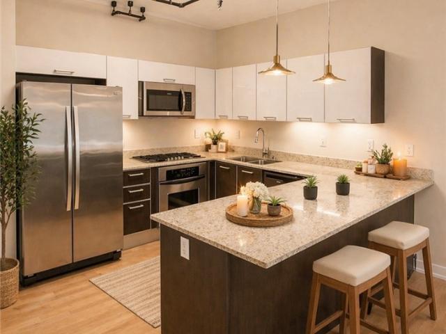 645 W 9th 643
