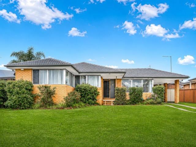 645SQM OF LAND | BRICK HOME