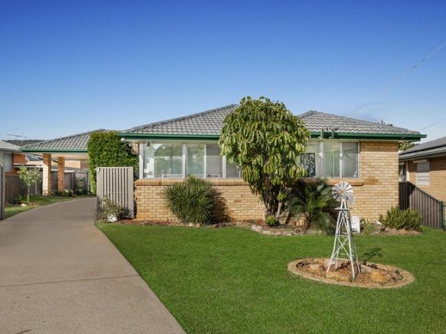645SQM OF LAND | BRICK HOME
