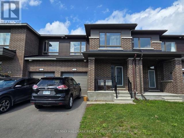 646 Fenwick Way Ottawa, ON K2J7E6