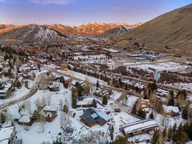 646 Lariat Loop, Jackson, US, WY