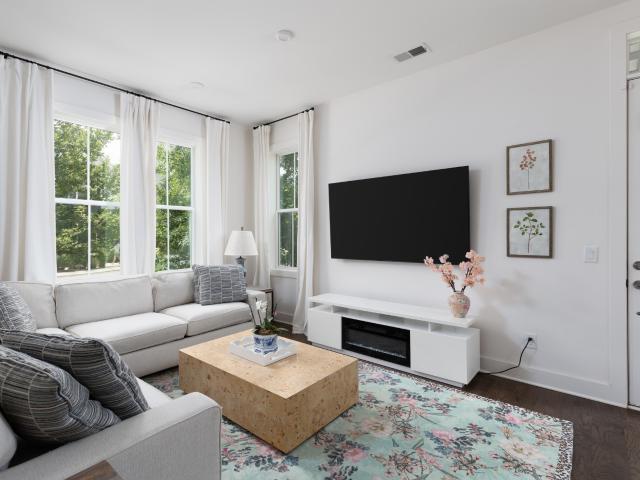 646 Nashua Ln