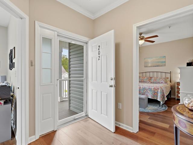 647 Sunnyside Dr. 202