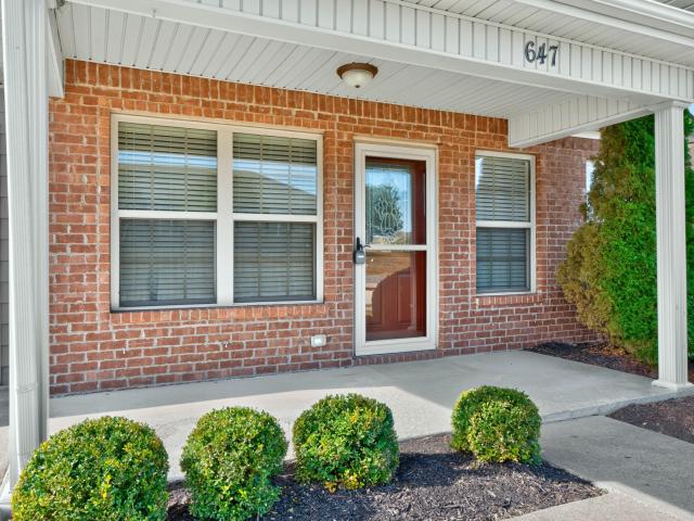647 Woodside Walk Trail