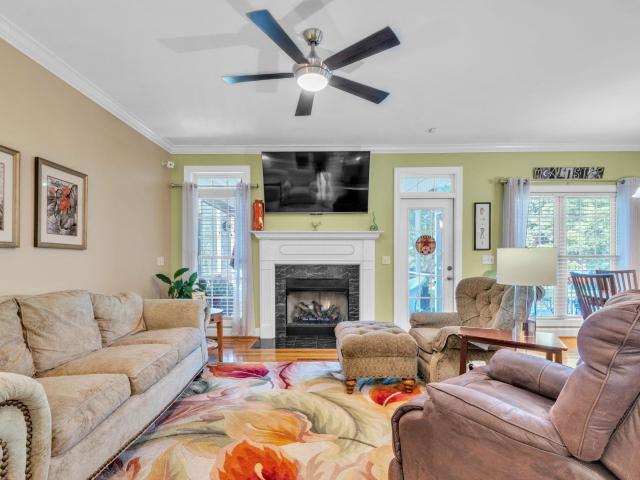 648 Mountain View