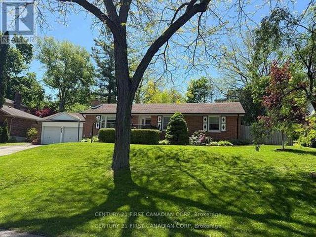 648 Westwood Drive, London South C, ON, N6K 1A7 house for sale | Listing ID X13818 | Royal LePage