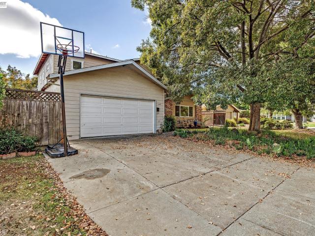 649 Jade Pl
