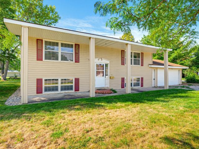 64 9th Avenue NE
