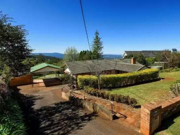 64 Tourist Road, East Toowoomba, QLD 4350
