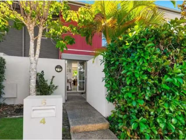 6/4 Border Drive North, Currumbin Waters Townhouse for rent L.