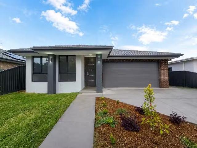 64 Bushell Approach, GILEAD House for rent Listed by Team Rad.
