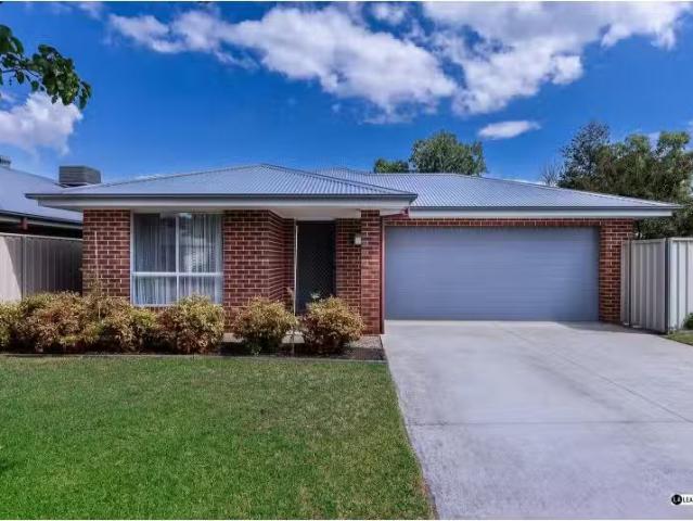 64 Cornwall Avenue, Hamilton Valley House for rent Listed by.