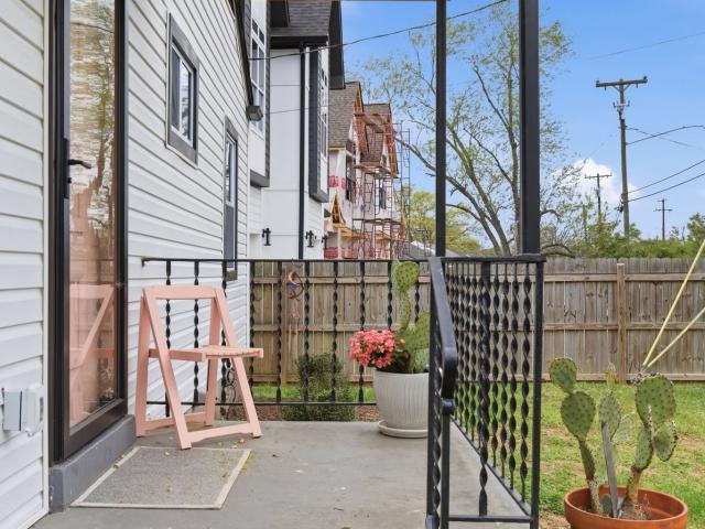 64 Creighton Ave