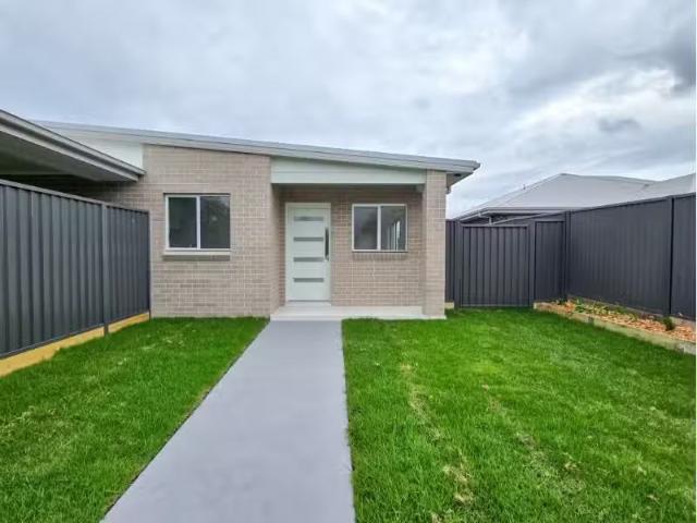 64 Derbyshire Road, SPRING FARM House for rent Listed by Leya.