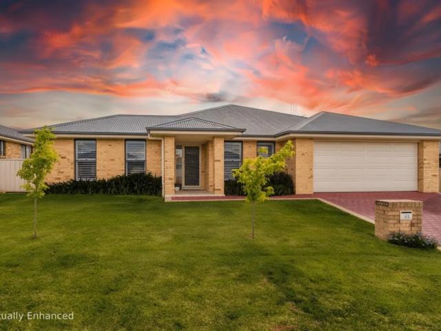 64 Diamond Drive, Orange