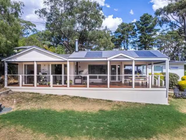 64 Emmett Road, CRAFERS WEST, SA 5152 House for Rent