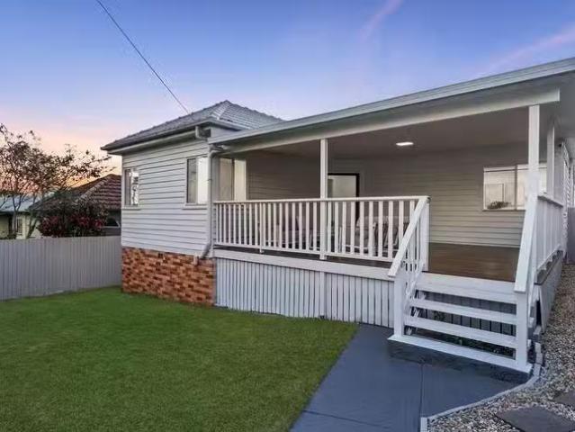 64 Holland Road, Holland Park, QLD 4121