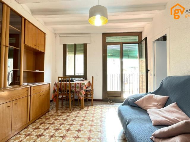 64 m2, 2 hab, balcon