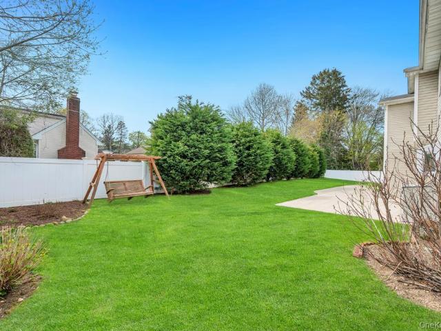 64 Muttontown Eastwoods Road
