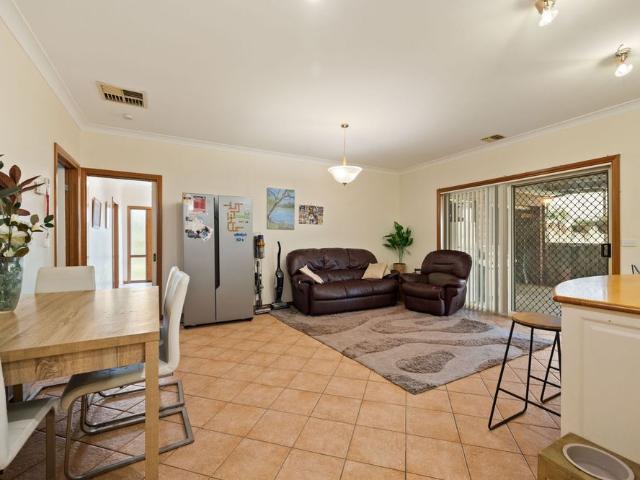 64 Nightingale Avenue