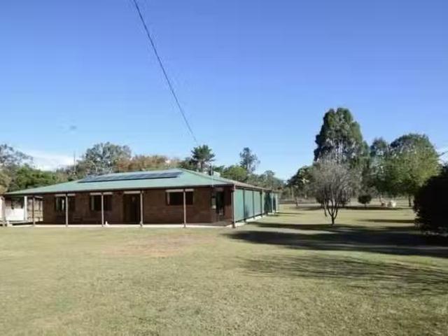 64 South Street, Esk, QLD 4312