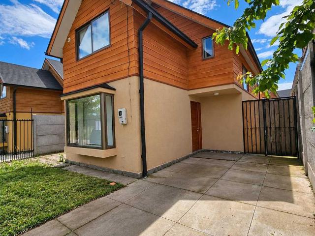$ 650.000 Casa en Arriendo en Curicó 3 dormitorios 3 baños / Vivax Propiedades