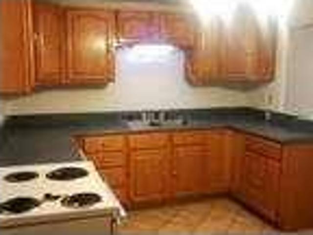 $650 / 2br 824ftÂ² Charming 2 Br Cottage