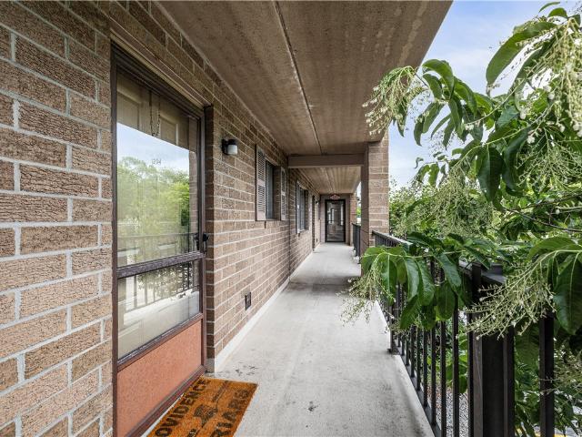 650 East Greenwich Avenue 6 204