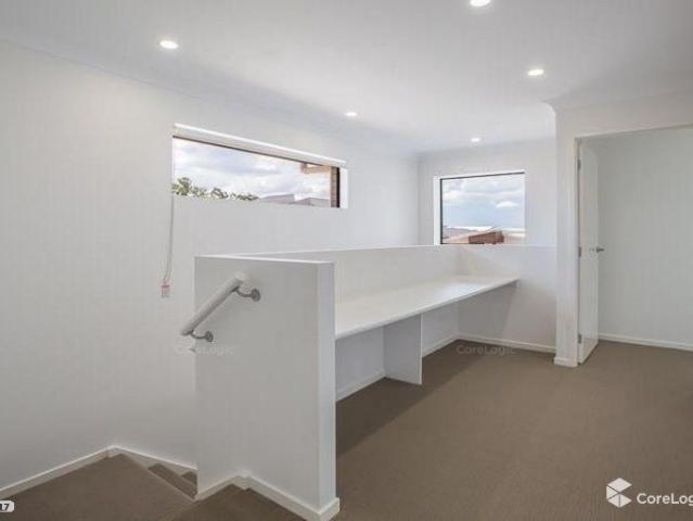 $650 Per Week / $2,600 Bond