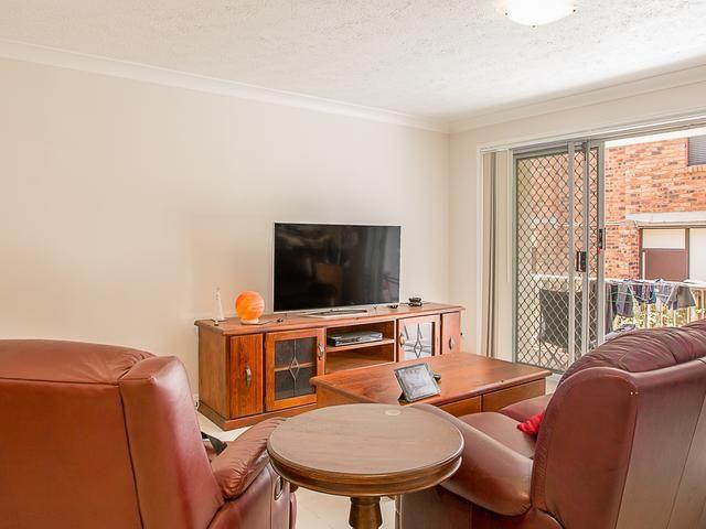 $650 per week / $2,600 Bond