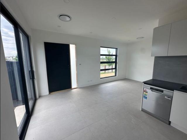 $650 Weekly Rent Granny flat