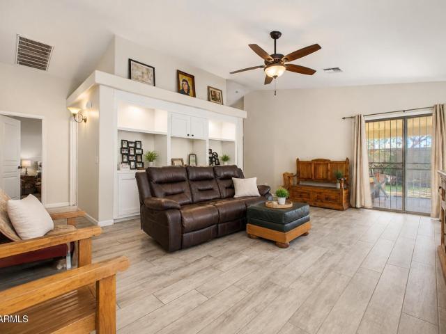 6525 S 43RD Drive