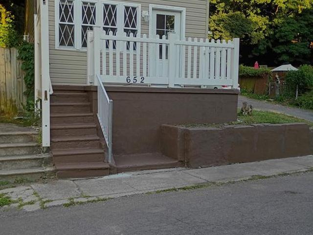 652 Baker Street