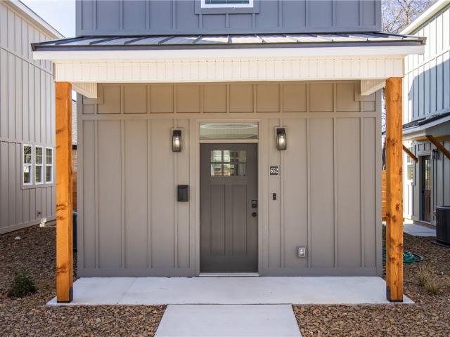652 W Price Avenue
