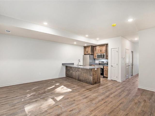 6532 6 NE 44th Street