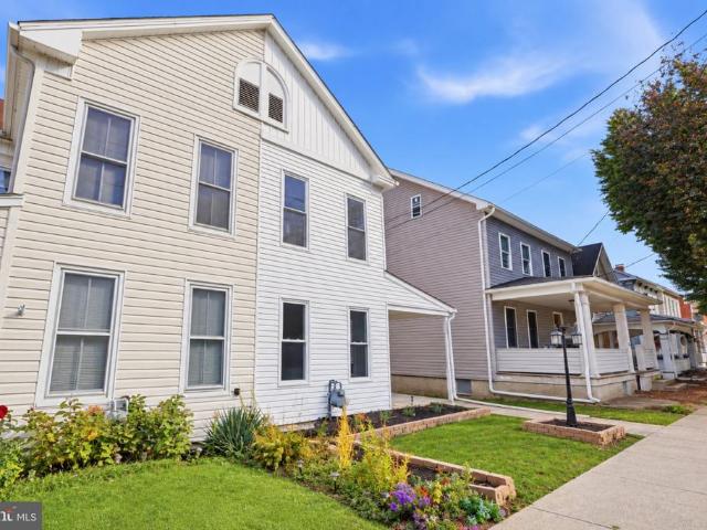 653 Broadway